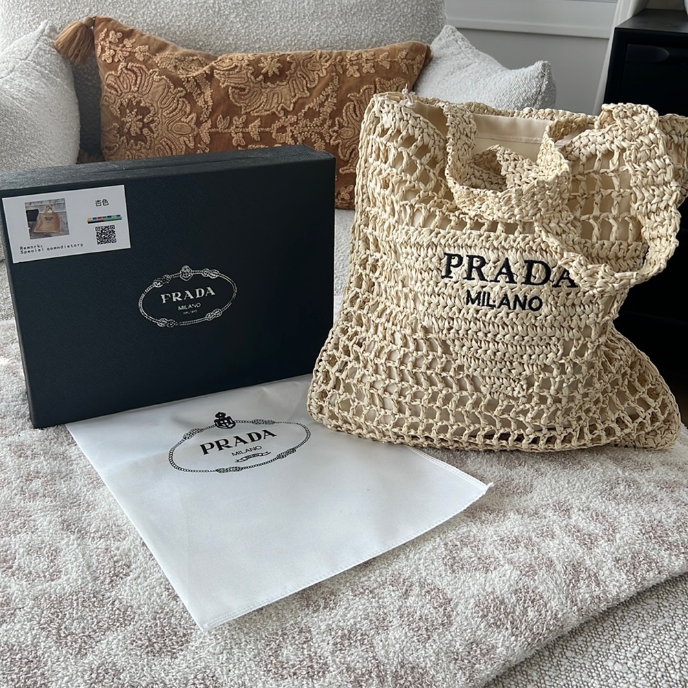 Straw beach bag